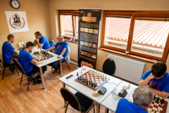Šachisti na turnaji CLOSED Ružomberok  v nových tričkách od Inštitútu RK, foto: Jaroslav Moravčík, Pro-Mo